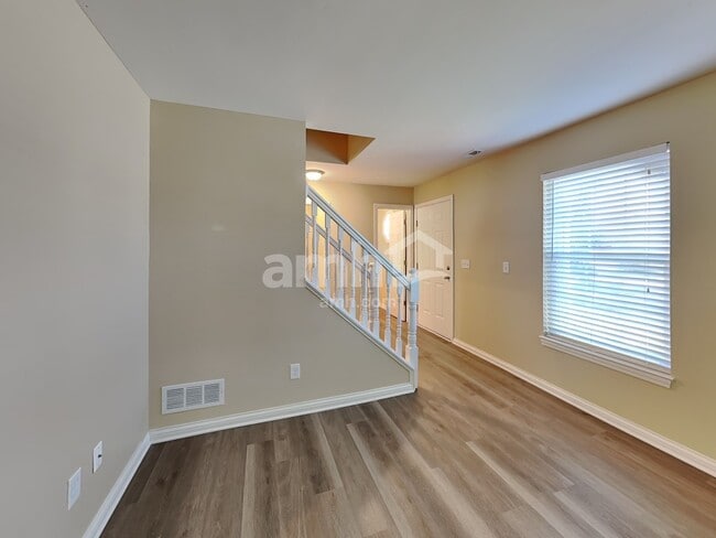 Foto del edificio - 8428 Stratford Ct