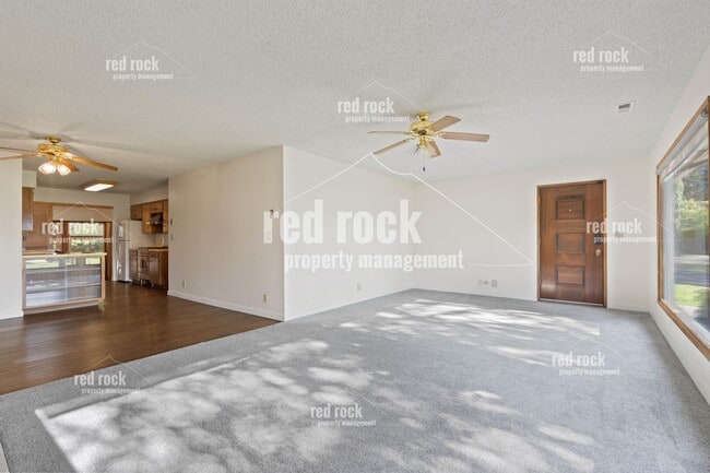 Building Photo - 10181 N Fairway Dr