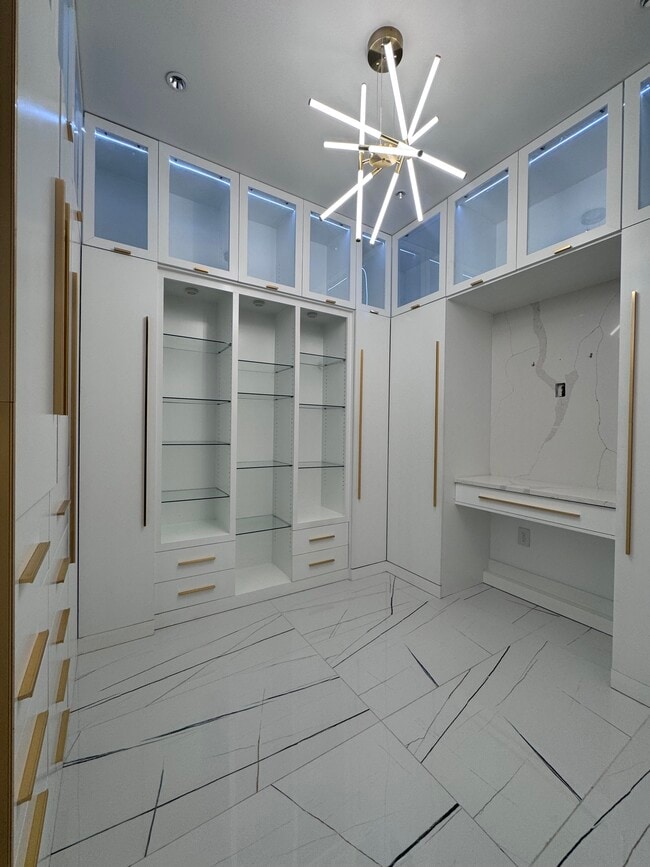 Building Photo - 451 Dewar Dr