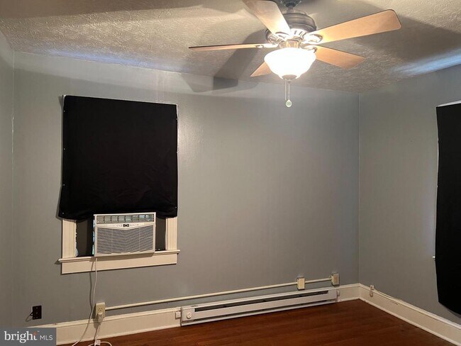 Foto del edificio - 110 S Charles St