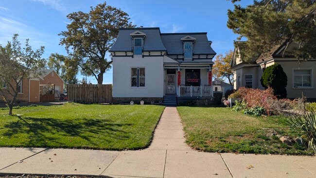 Charming Historic home in revitalized downtown neighborhood - 2135 Adams Ave