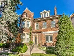 Building Photo - 11 Parkwood Ave