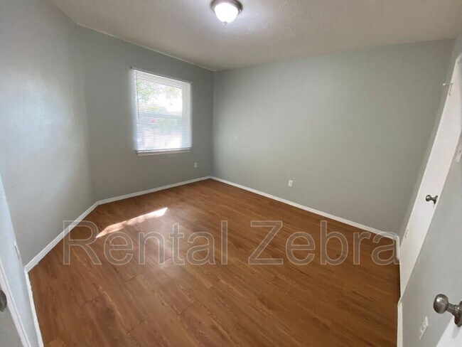 Building Photo - 1801 Bristol Cove