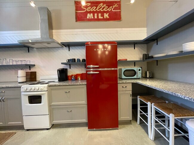 Foto del edificio - 475 S Hickory St