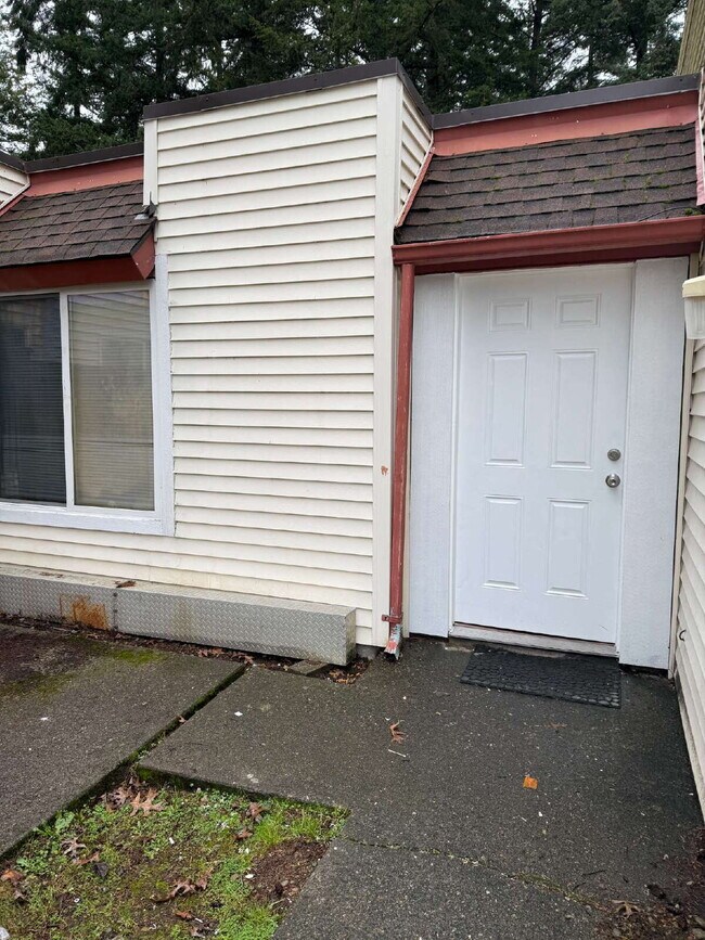 Foto del edificio - Fairwood Area Condo Available Now!