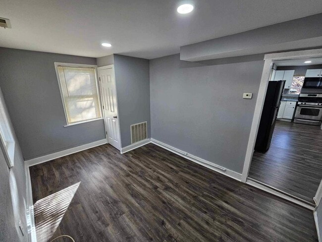 Photo - 1900 Deering Ave Apartment