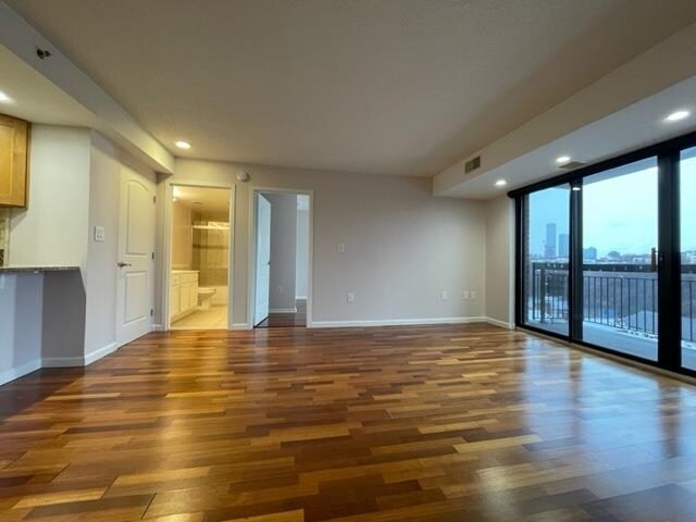 Foto del edificio - 700 1st St
