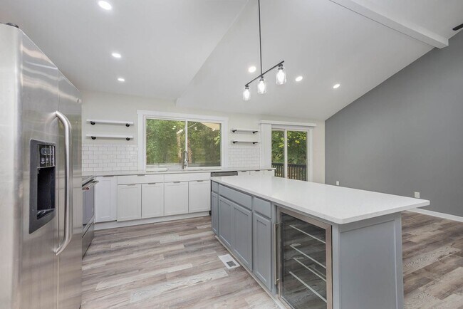 Foto del edificio - 9501 Fairway Ridge Rd