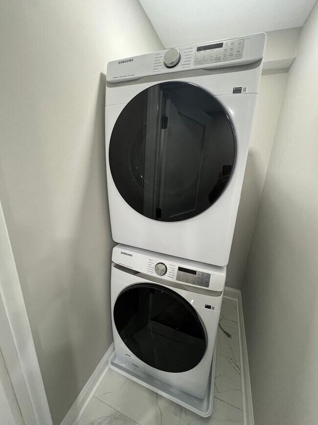 Foto del edificio - Beautiful New Constuction available for Rental