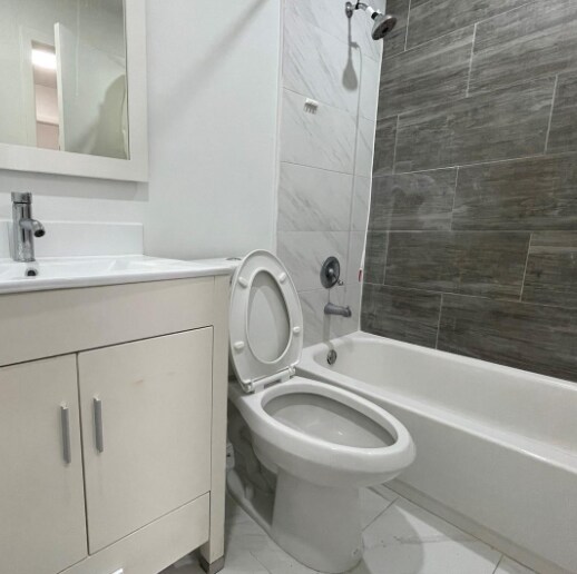 Foto del edificio - 7012 NW 179th St