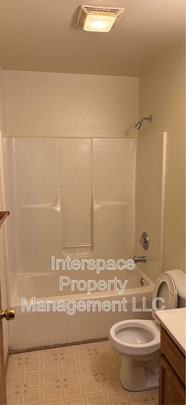 Foto del edificio - 1778 W State St