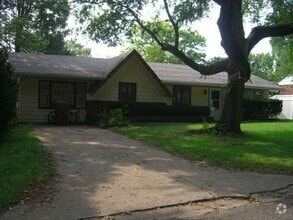 Building Photo - 605 Breen Dr