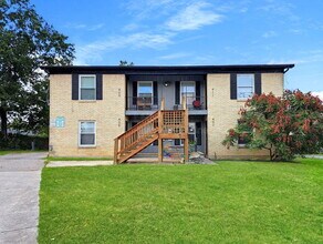Building Photo - 407 Garrison Ct