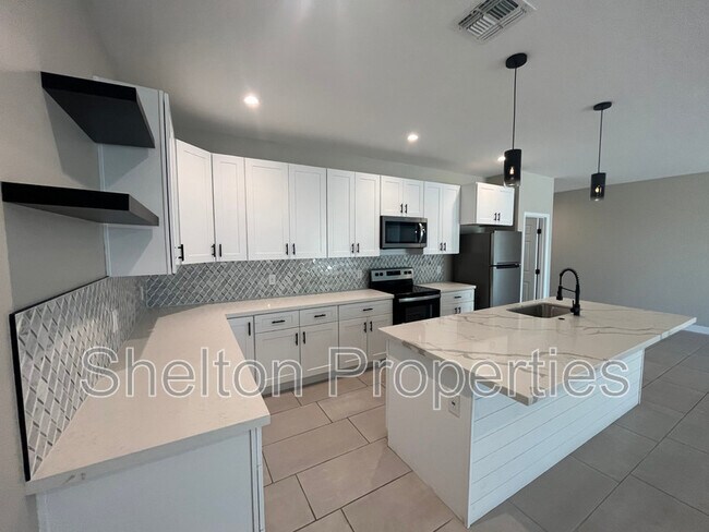 Photo - 120 S 91st Dr House