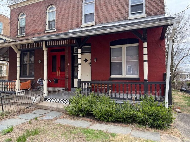 Building Photo - 224 Sumac St