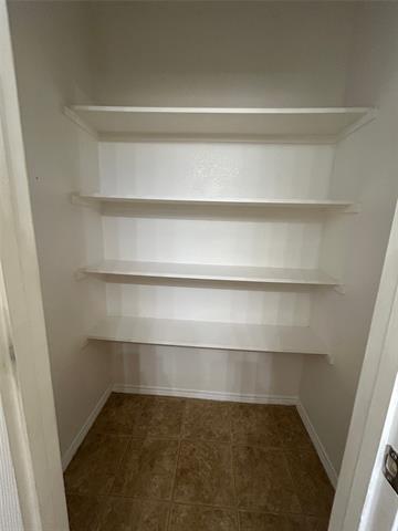 Foto del edificio - 7628 Hollow Forest Dr