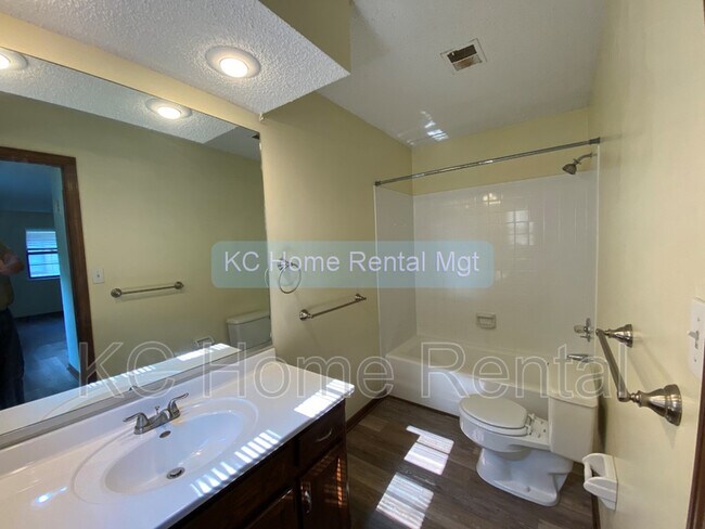 Foto del edificio - 7818 N Camden Ave