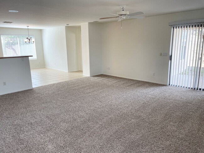 Building Photo - Very Nice & Clean Single Level Home In Pho...