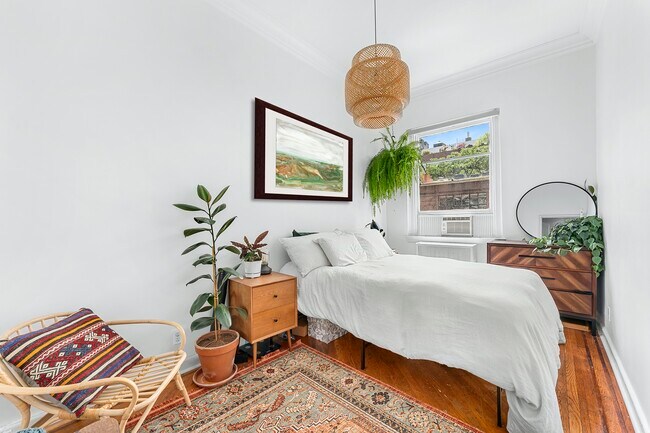 Building Photo - 21 W 12th St