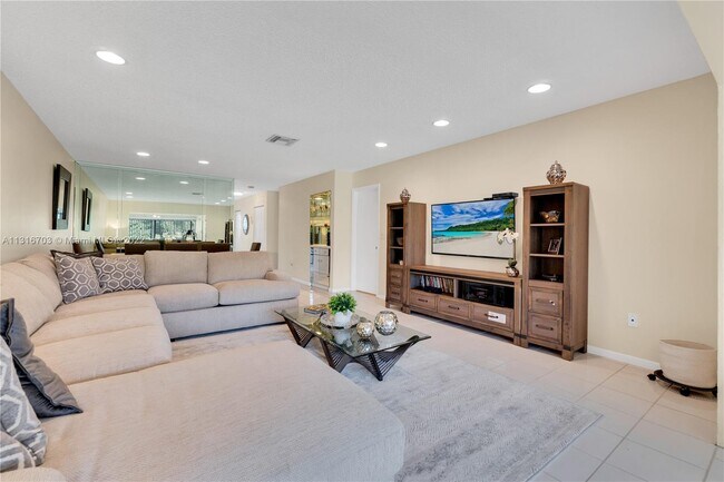 Foto del edificio - 9205 Pecky Cypress Ln