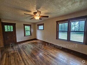 Building Photo - 1405 River Rd
