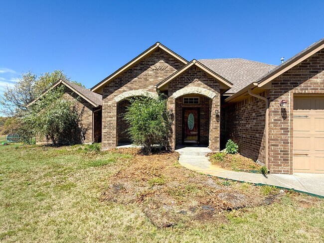 Foto del edificio - Beautiful Upscale 3BD/3BTH + Office Home on Over an Acre in Choctaw