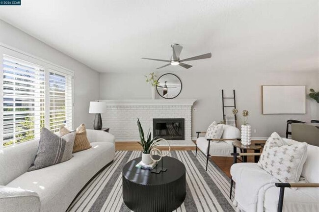 Building Photo - 2933 Madeira Way