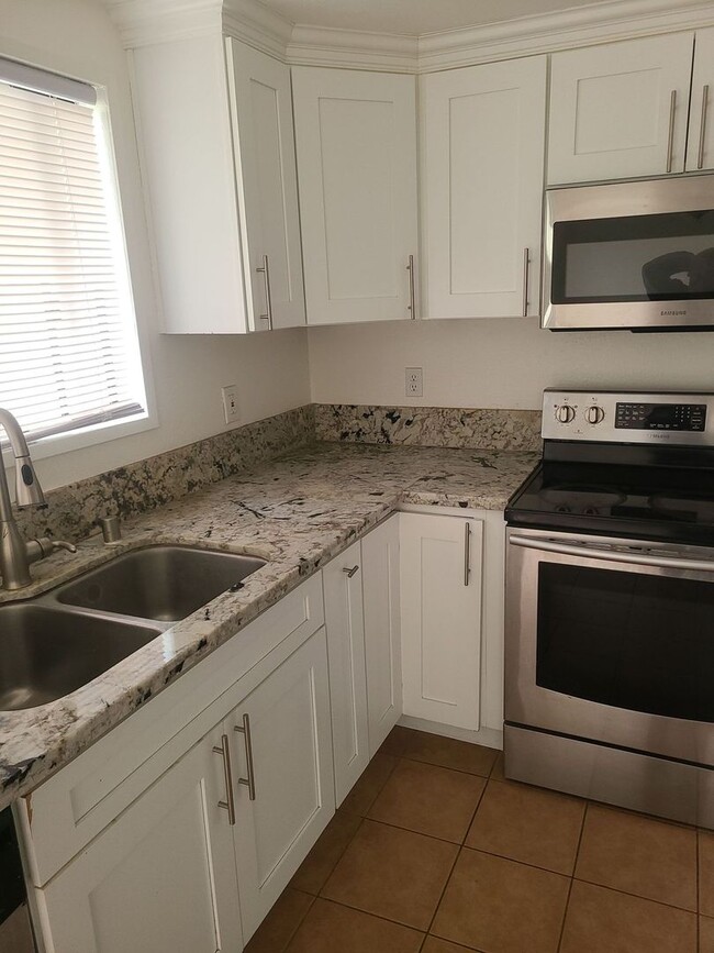 Foto del edificio - Beautiful 3 Bedroom Home in Loma Linda