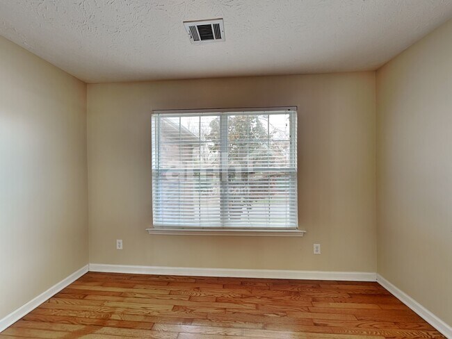 Foto del edificio - 2122 Creek Trail Dr