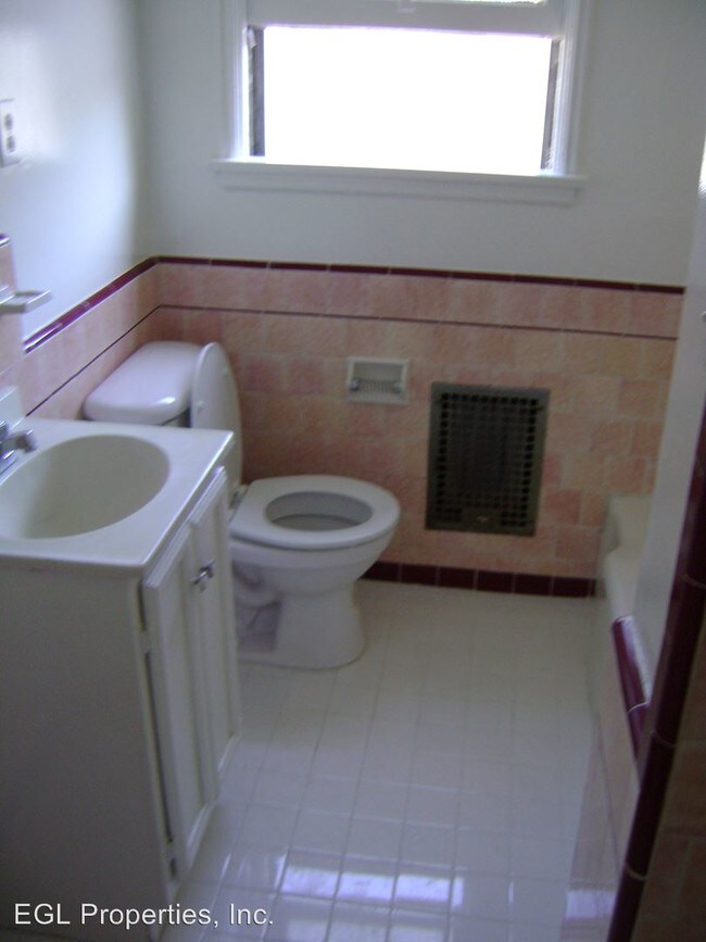 Foto del edificio - 9216-9232 Alden Dr
