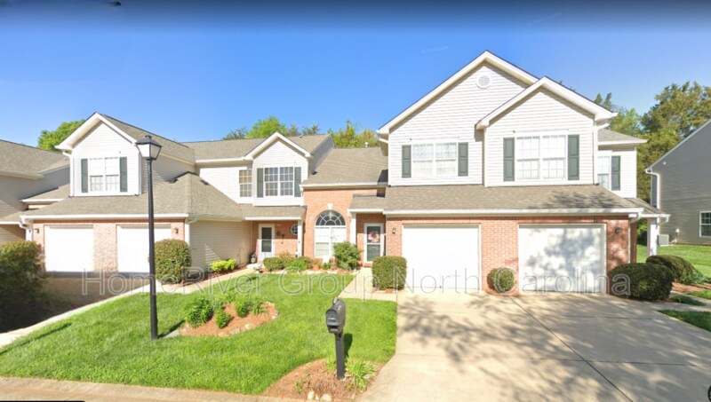 Foto principal - 3931 Fountain Village Ln