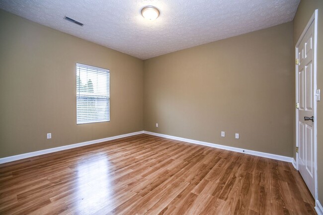 Building Photo - 107 Silver Creek Ct