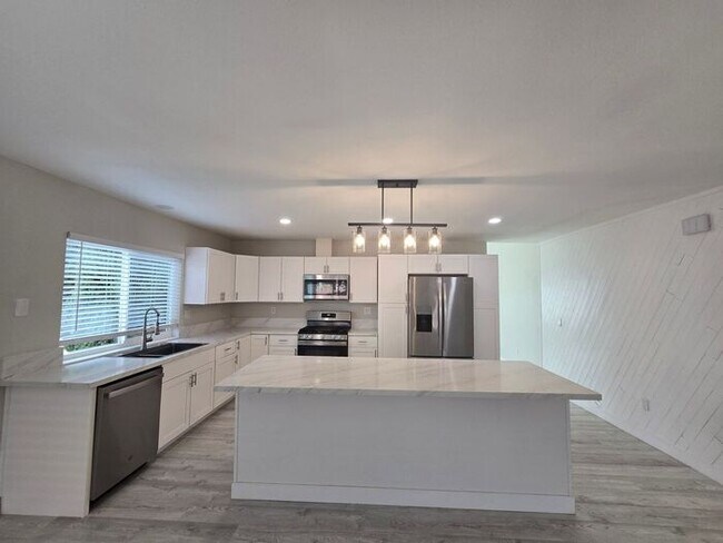 Building Photo - Spacious 3-Bedroom Home in the Heart of Mira Mesa