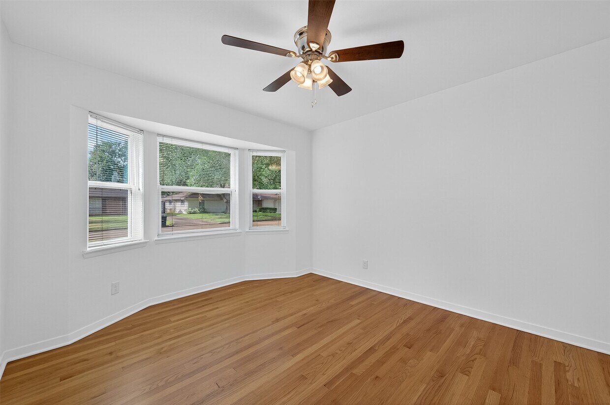 Primary Photo - 8210 Edgemoor Dr