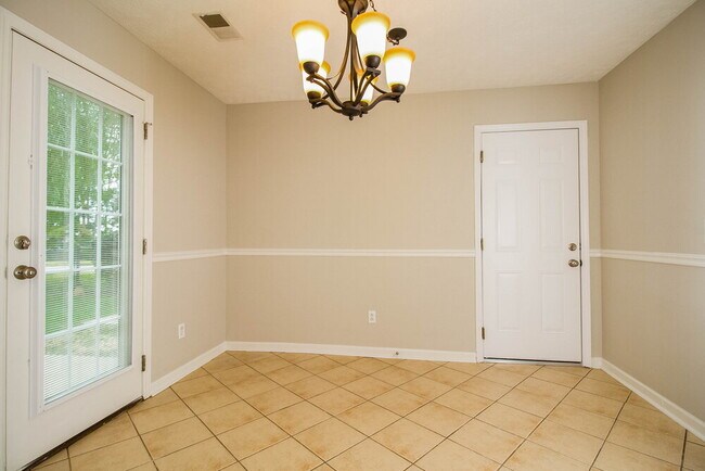 Building Photo - 3400 Hardwood Dr