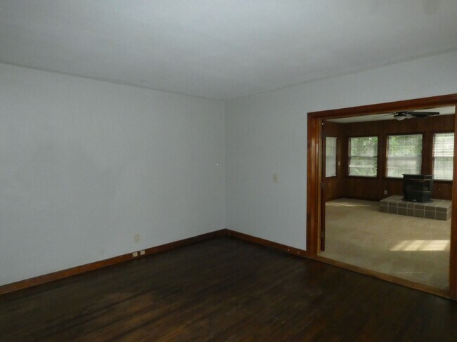 Building Photo - 4701 N Green Hills Rd