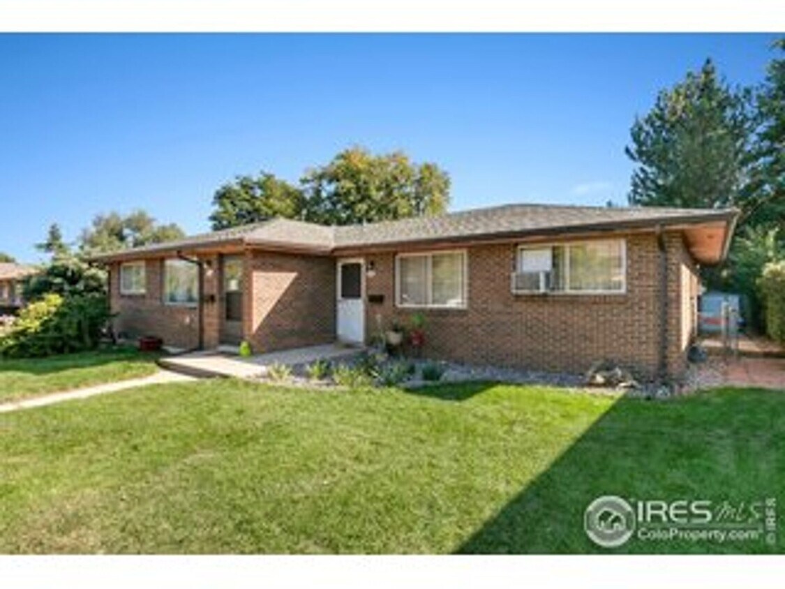 Photo - 33 35 Denver Way