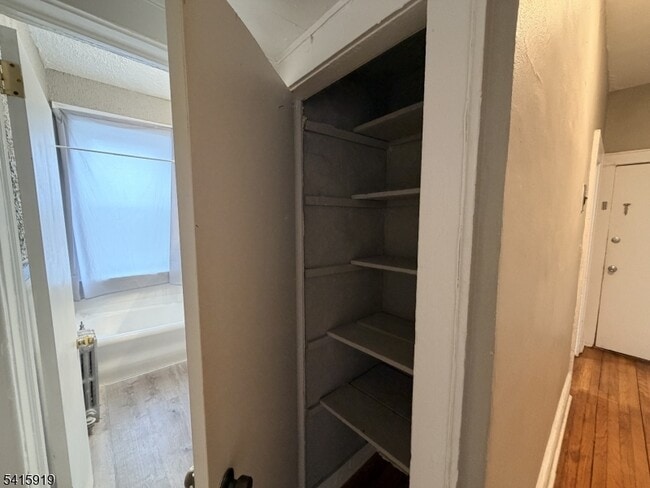 Building Photo - 16 Irving St