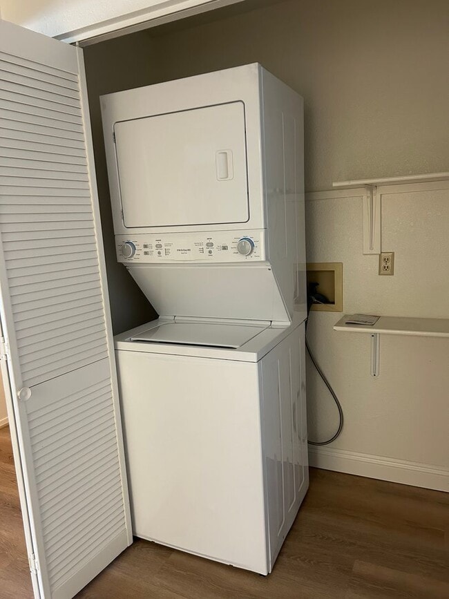 Building Photo - 2 Bedroom Condo located in Laughlin Bay