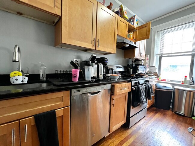 Foto del edificio - 48 Englewood Ave