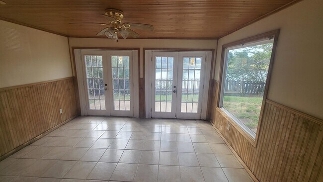 Foto del edificio - 2232 Lake Springs Ln