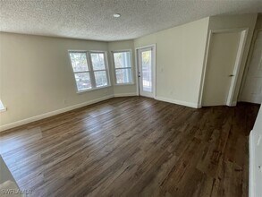 Building Photo - 2585 Grassy Point Dr