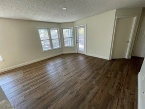 Building Photo - 2585 Grassy Point Dr