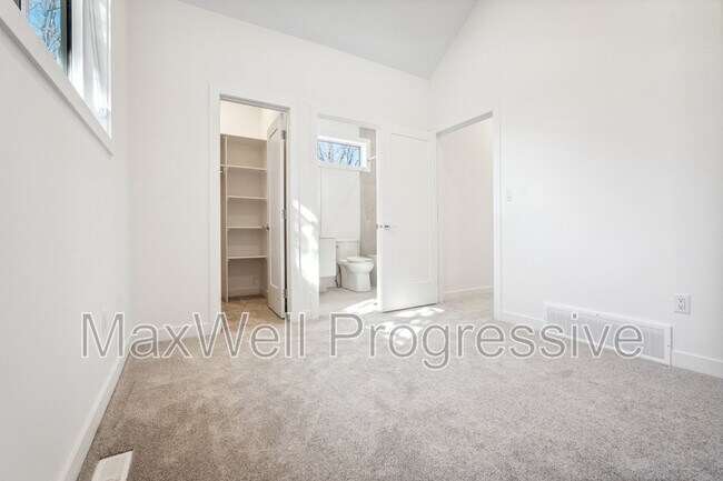 Building Photo - 11115-11151 51 St NW