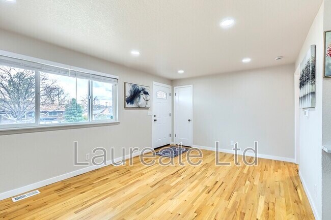 Foto del edificio - 8344 Charlotte Way