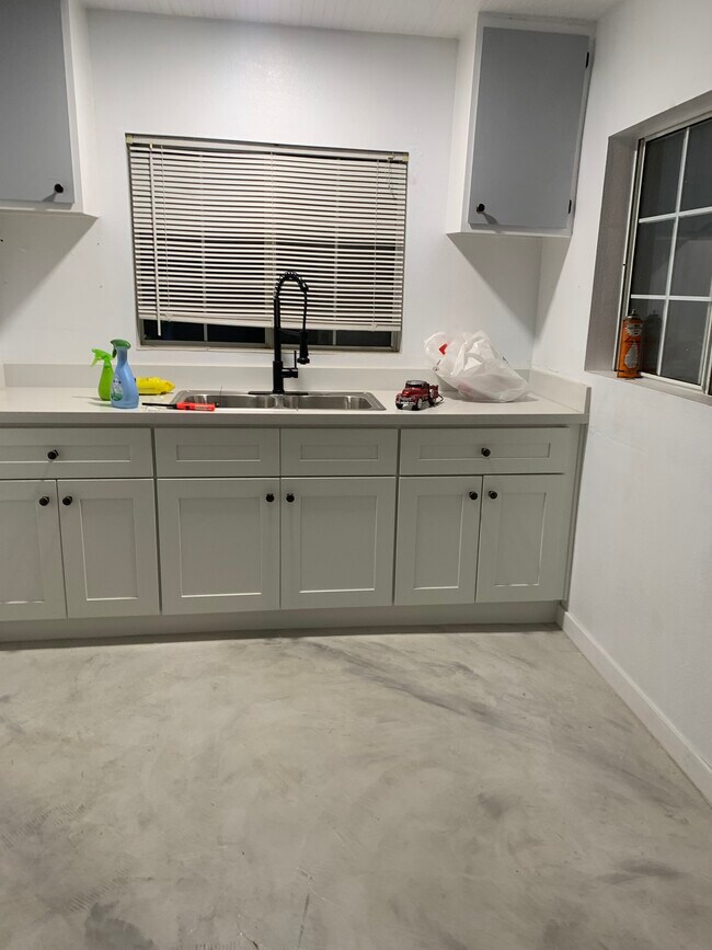 1052 S Alma Ave, Los Angeles, CA 90023 House Rental in Los Angeles