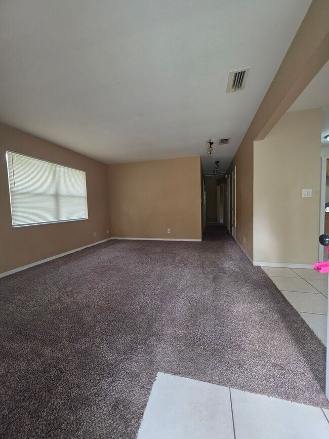 Foto del edificio - 3 bedroom 2 Bath Single Family Home