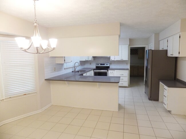 Building Photo - 3-Bedroom 2-Bathroom in Georgetown with Tons of Space!