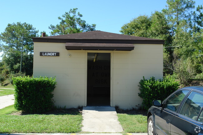 Laundry Room - Santa Fe Trace Apartments