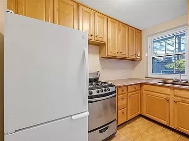 Foto del edificio - "Charming 1-Bed Condo at 2705 Kings Hwy, B...